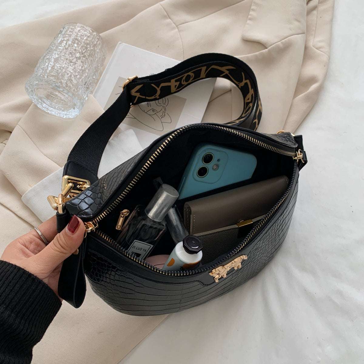 Crocodile Print Faux Leather Fanny Pack - Fashion-Forward Waist Bag for Travel, Sports & Style - Stylish Chain Accent, Durable Bum Bag for Hands-Free Convenience