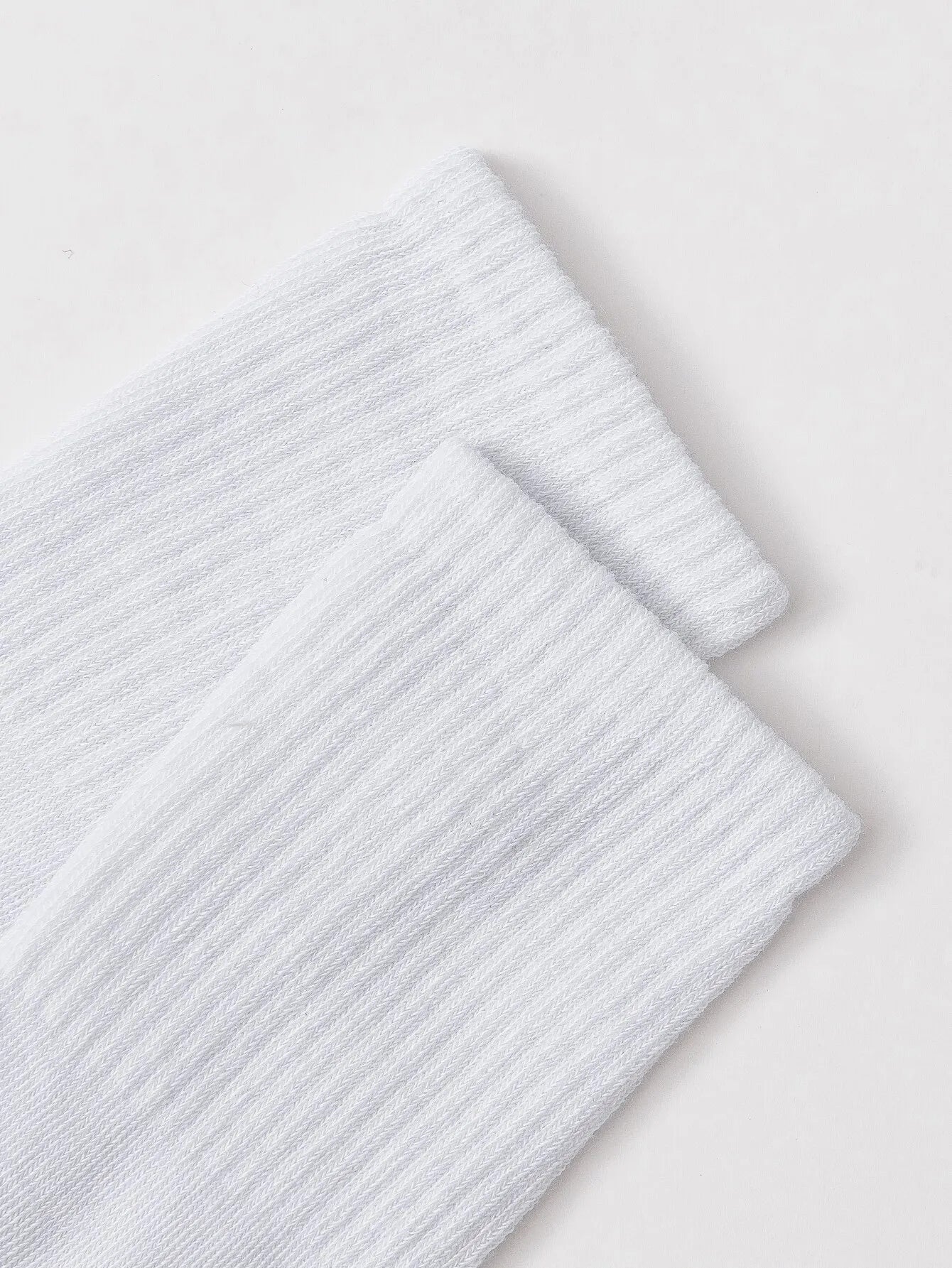 6 Pairs Middle Tube Socks For Men And Women Solid Colour In White and Black Fashion Sweat Absorption Breathable and Casual