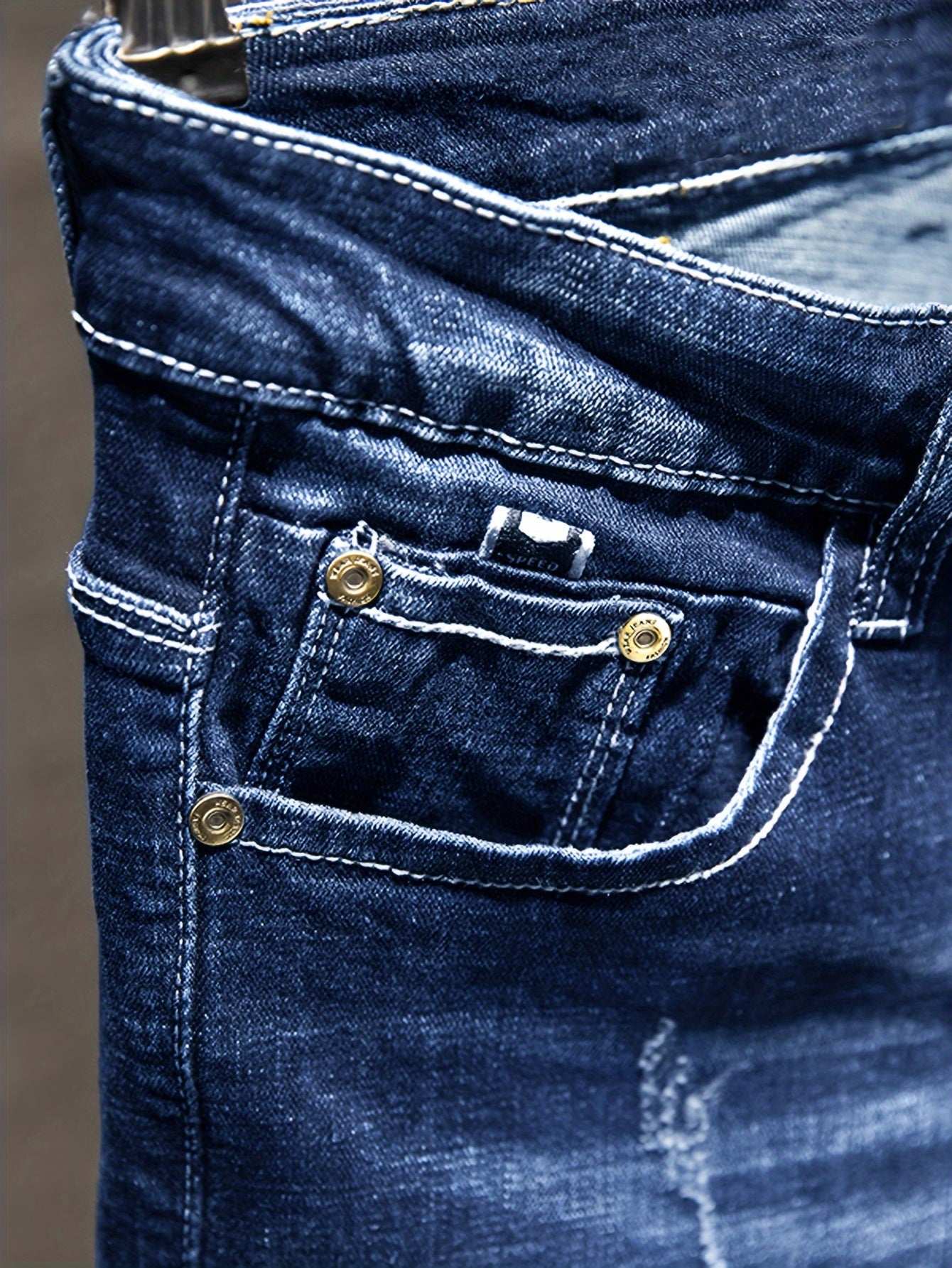 Four-Season Wear Men's Fashion Ripped Jeans - Distressed Regular Fit Denim Pants with Comfortable Stretch Fabric for Everyday Wear - Classic Style with Artistic Destruction
