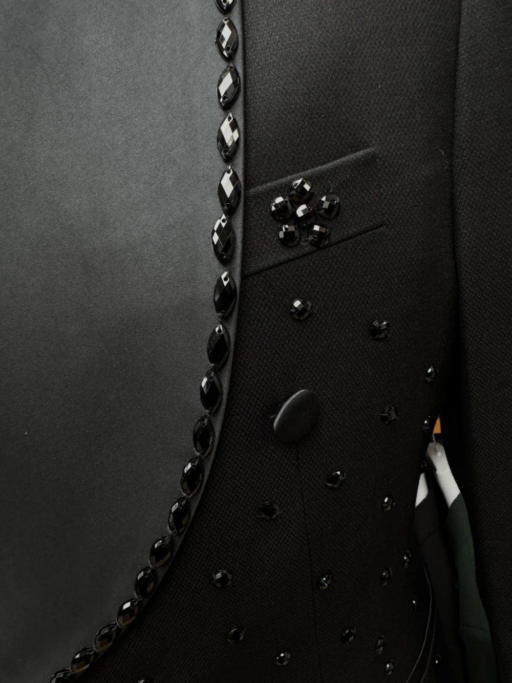 Classy Shawl Lapel Beaded Men Suit Vogue 2025 Chic Customized High Quality Set Vintage 3-pieces Party Interview Black Groom Wear