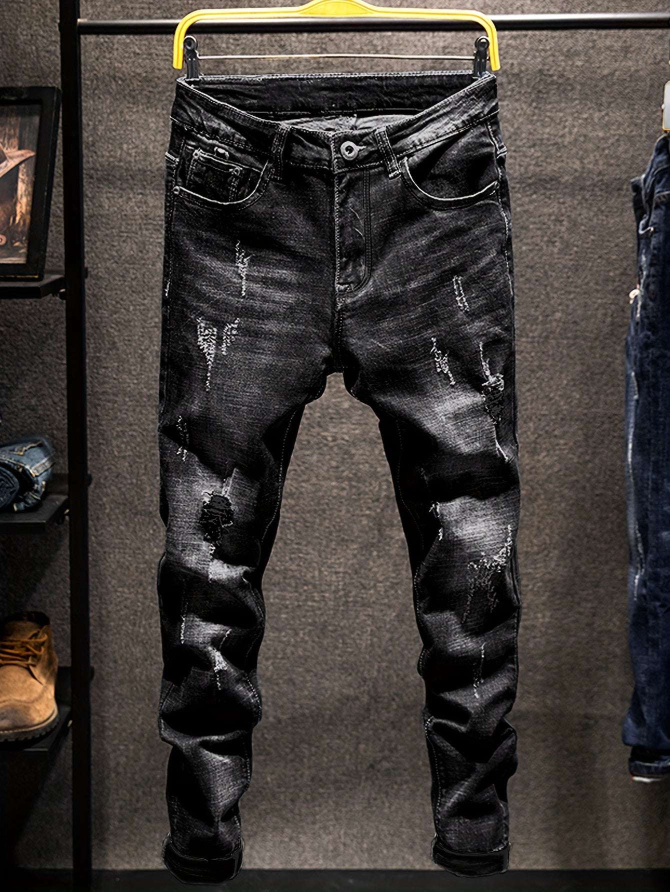 Four-Season Wear Men's Fashion Ripped Jeans - Distressed Regular Fit Denim Pants with Comfortable Stretch Fabric for Everyday Wear - Classic Style with Artistic Destruction